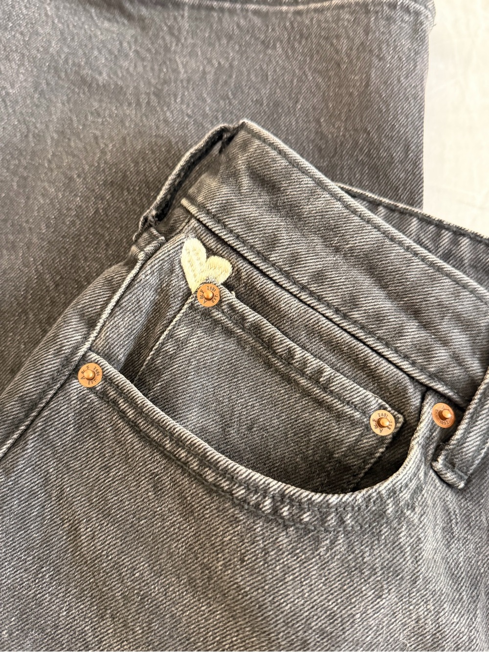 Black Heart Stitch Abercrombie & Fitch - High Rise 90’s Relaxed Curve Love
